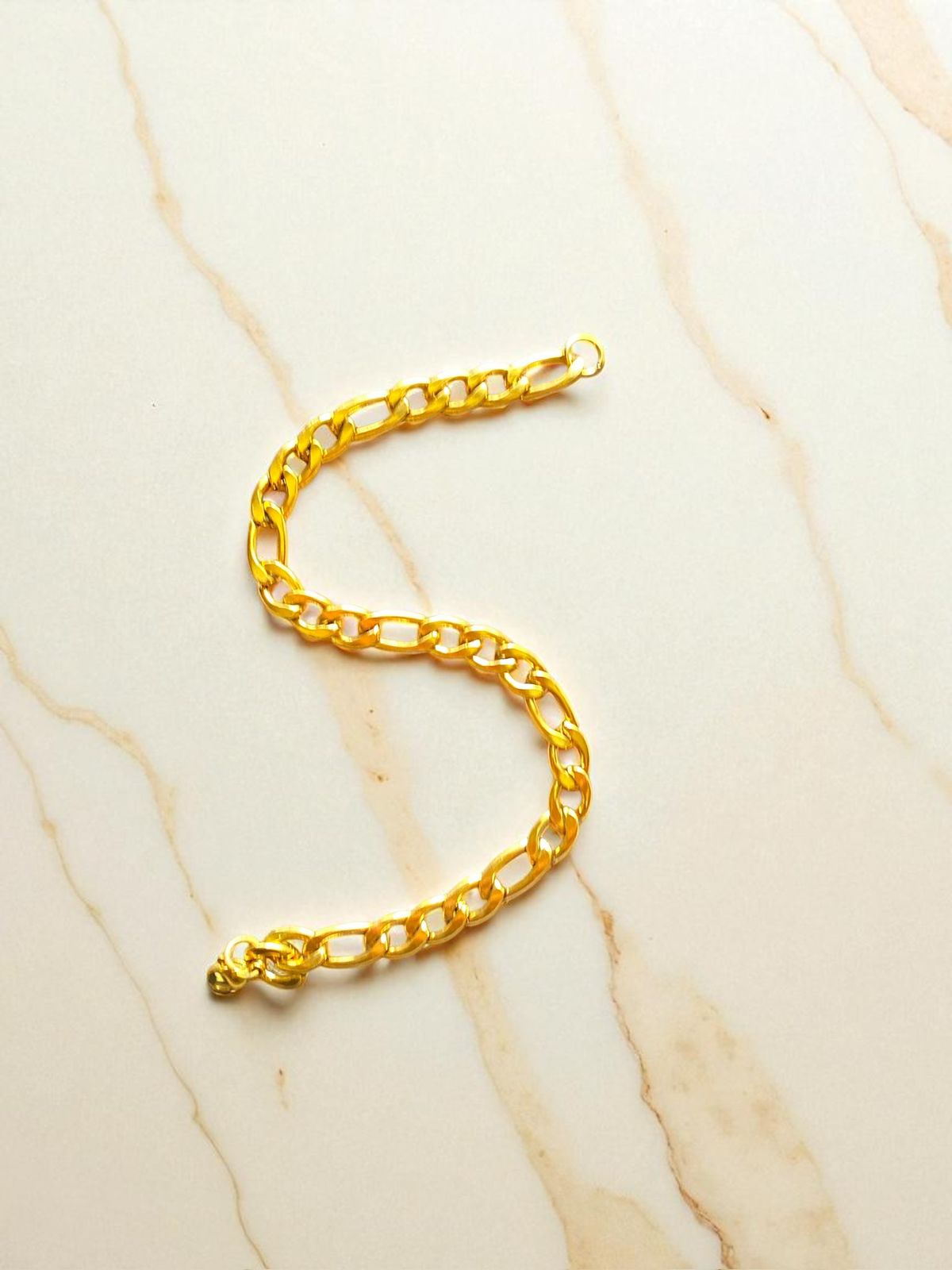 Classic Gold Curb Chain Bracelet For Men (8.5 Inch)