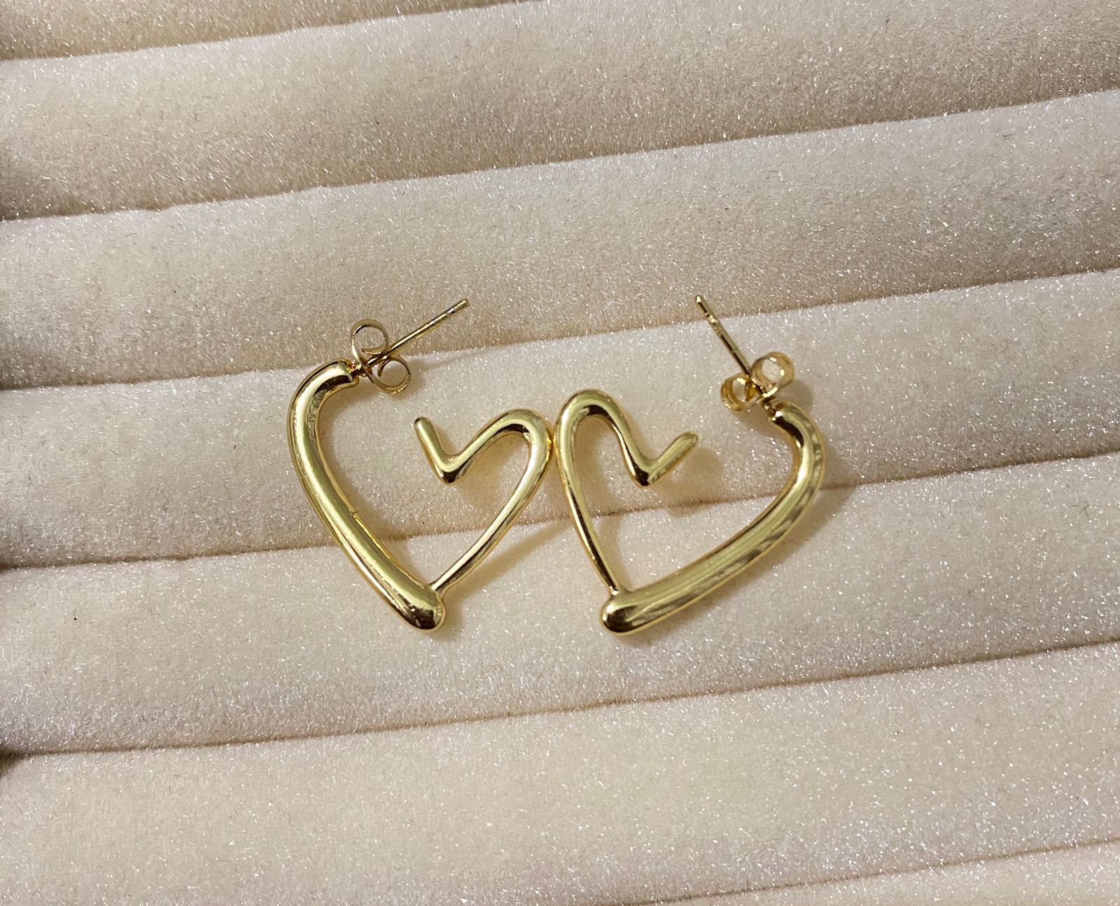 Golden Muse Open Heart Hoops