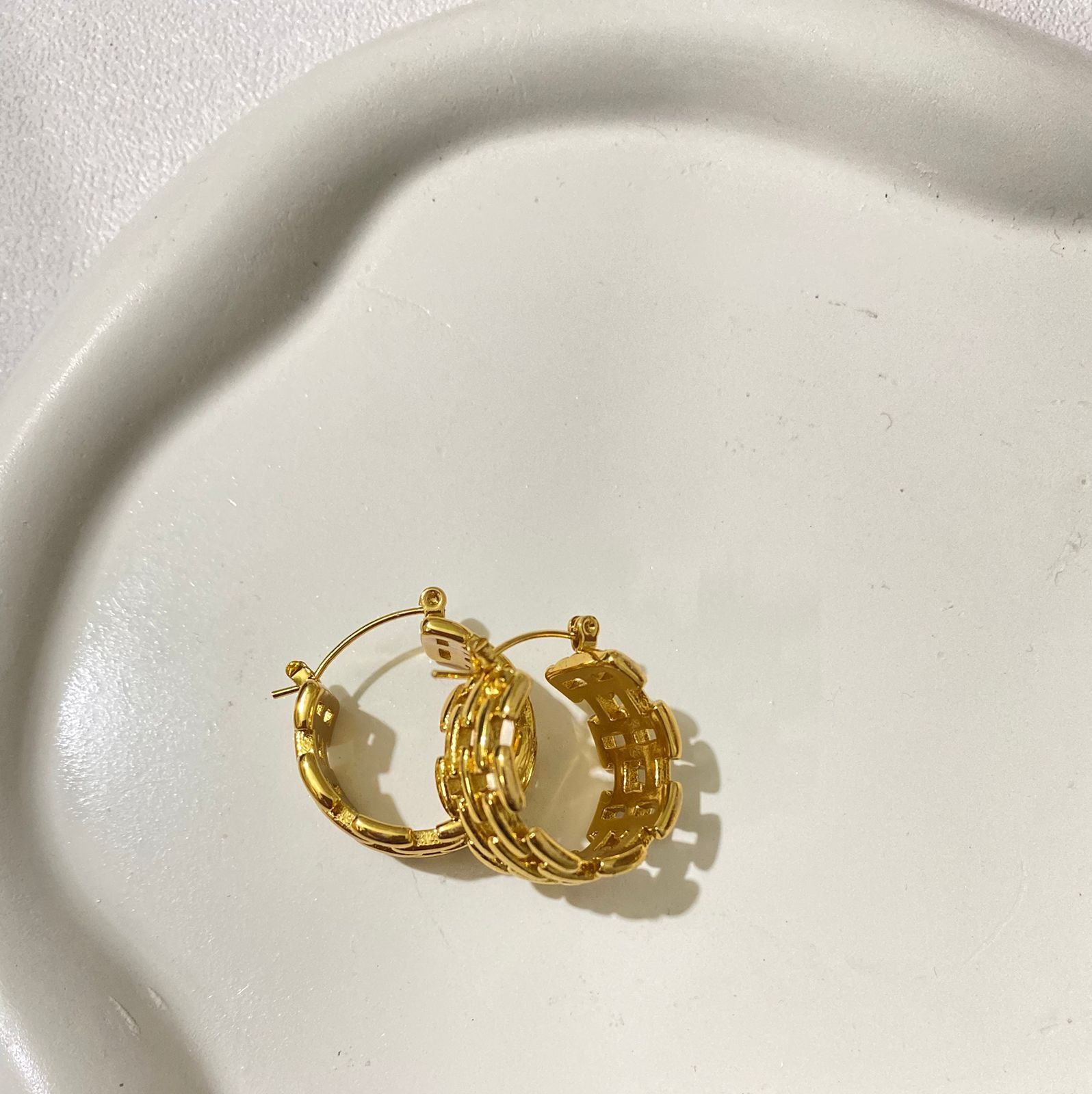 Golden Muse Chain-Link Hoops